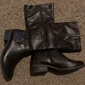 Women’s black boots